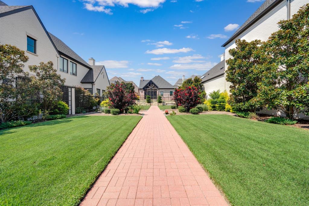 Lawn at Glen Abbey - Land