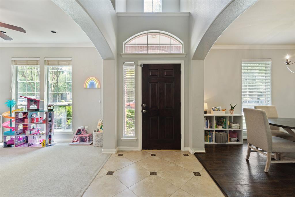 4104 Navarro Way