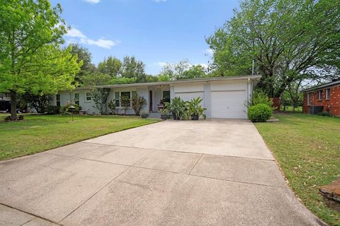 1106 Warden Street Benbrook TX 76126