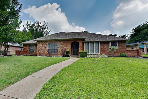 Photo of 2304 Tamarisk Lane, Plano, TX 75023 (MLS # 21312425)