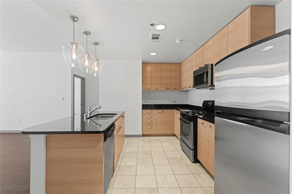 Metropolitan 1200 Main St Condo - Residential