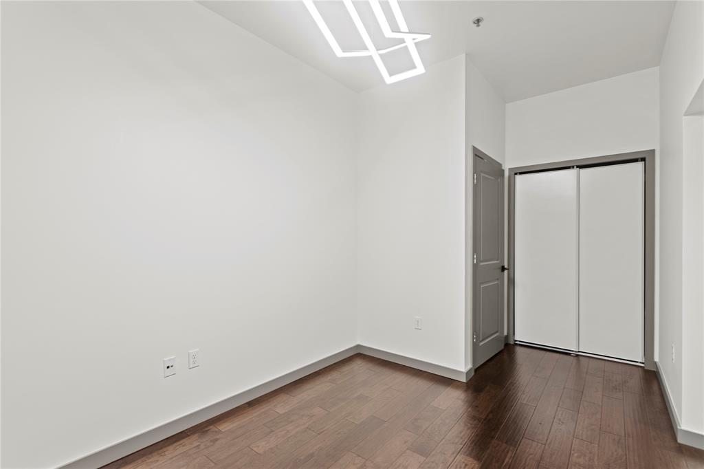 Metropolitan 1200 Main St Condo - Residential