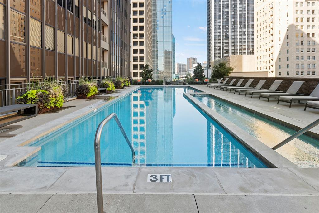 Metropolitan 1200 Main St Condo - Residential