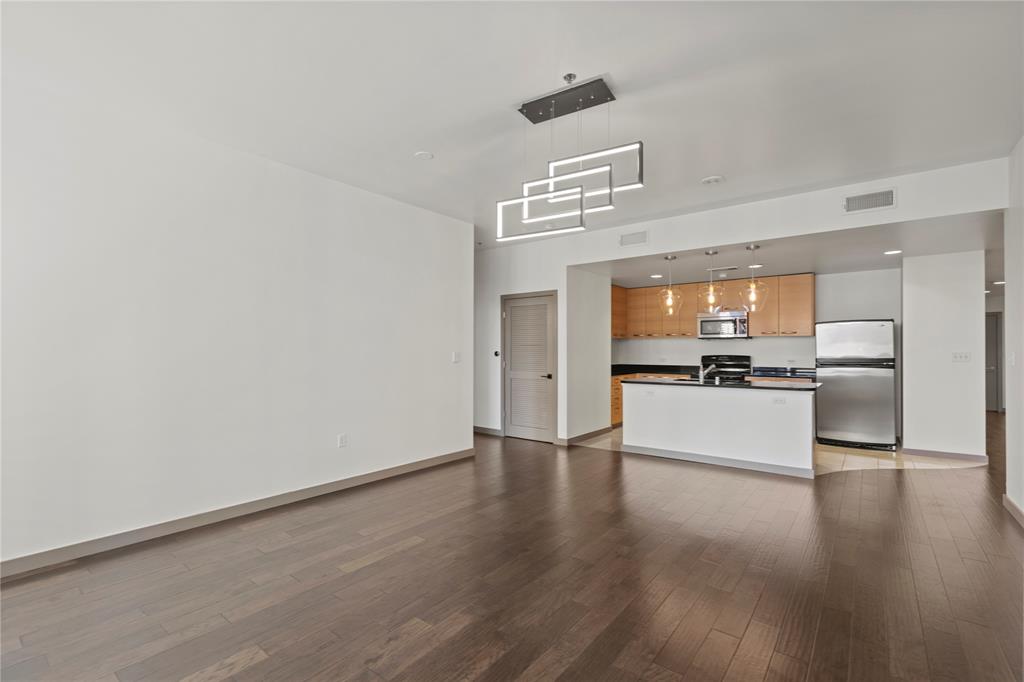 Metropolitan 1200 Main St Condo - Residential