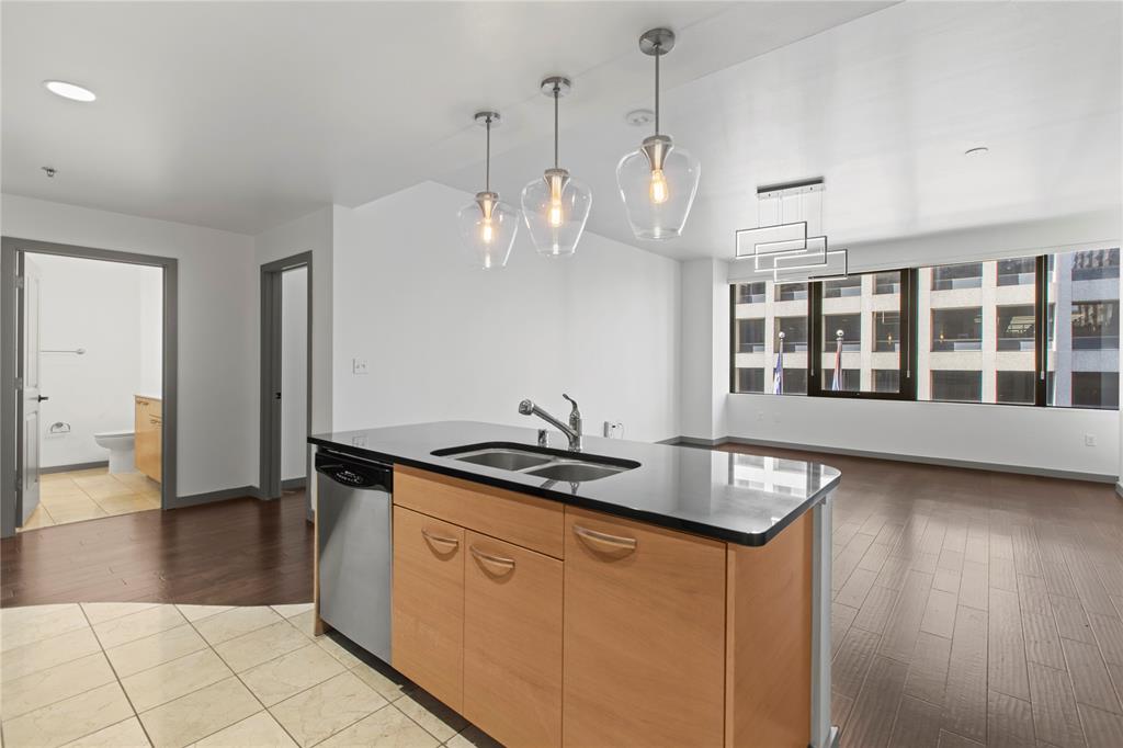 Metropolitan 1200 Main St Condo - Residential