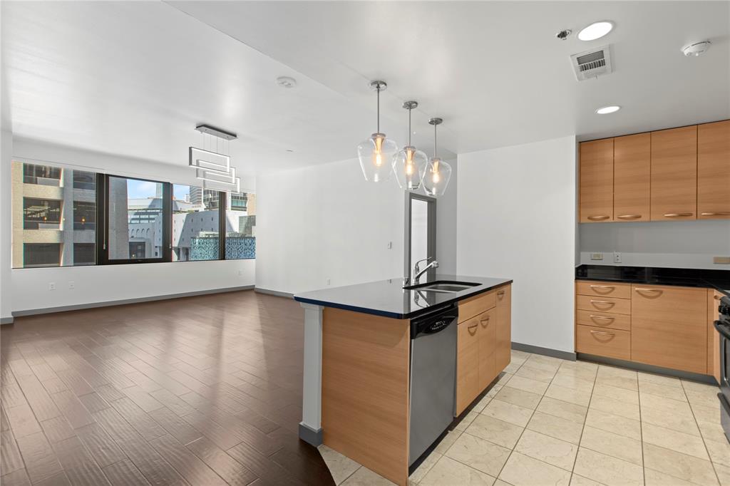 Metropolitan 1200 Main St Condo - Residential