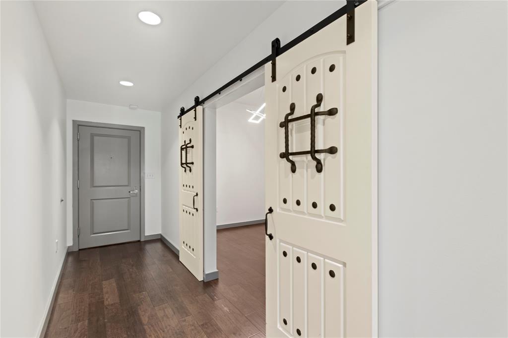 Metropolitan 1200 Main St Condo - Residential