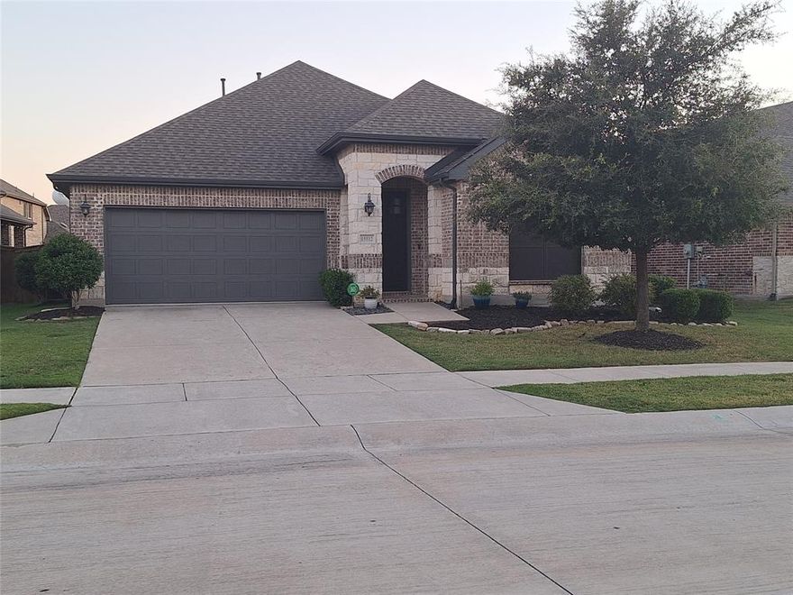 Well maintained home in bustling Prosper. Includes full size clothes washer and dryer AND refrigerator. Kitchen has all Whirlpool appliances. Nice open kitchen with a large island with a continuation into the living room - great for parties and get togethers. Screened in back patio even comes with patio furniture. Extra large owner's suite with deep garden tub, separate shower and two walkin closets. This home is perfect for relaxing and-or entertaining. Lease it before someone else gets lucky.