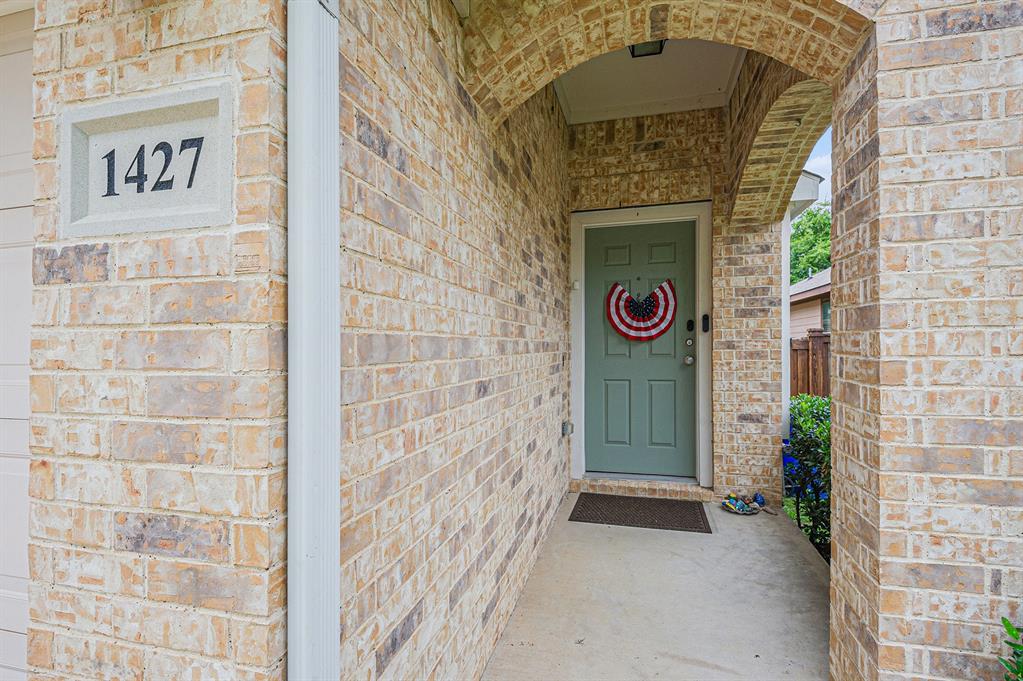 1427 Ravenwood Drive