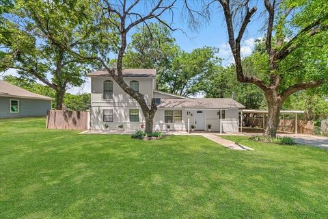 Photo of 643 E Columbia Drive, Azle, TX 76020 (MLS # 21275548)