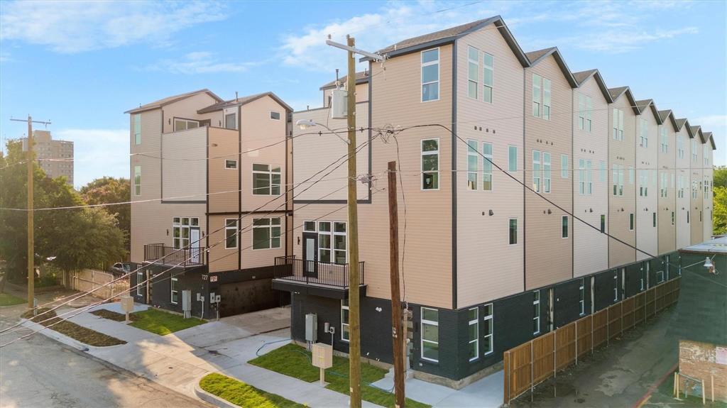 723 W 10th Street 102