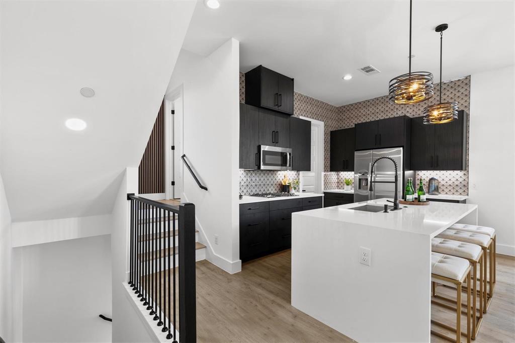 723 W 10th Street 102