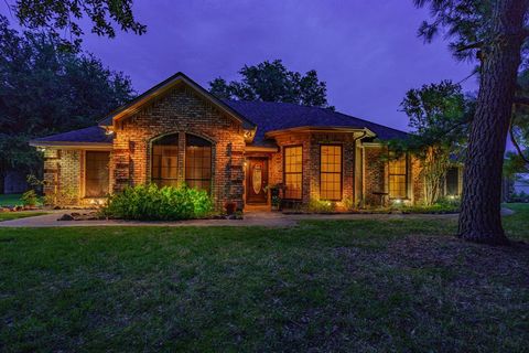 Photo of 8429 Karen Lane, Terrell, TX 75160 (MLS # 21146161)