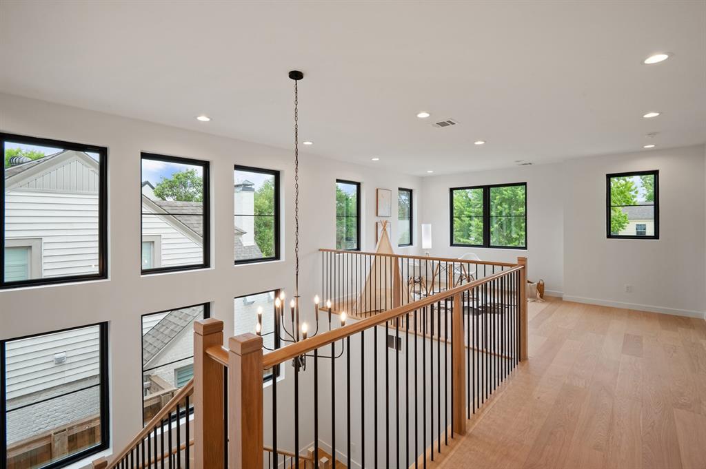 Wilshire Heights - Residential