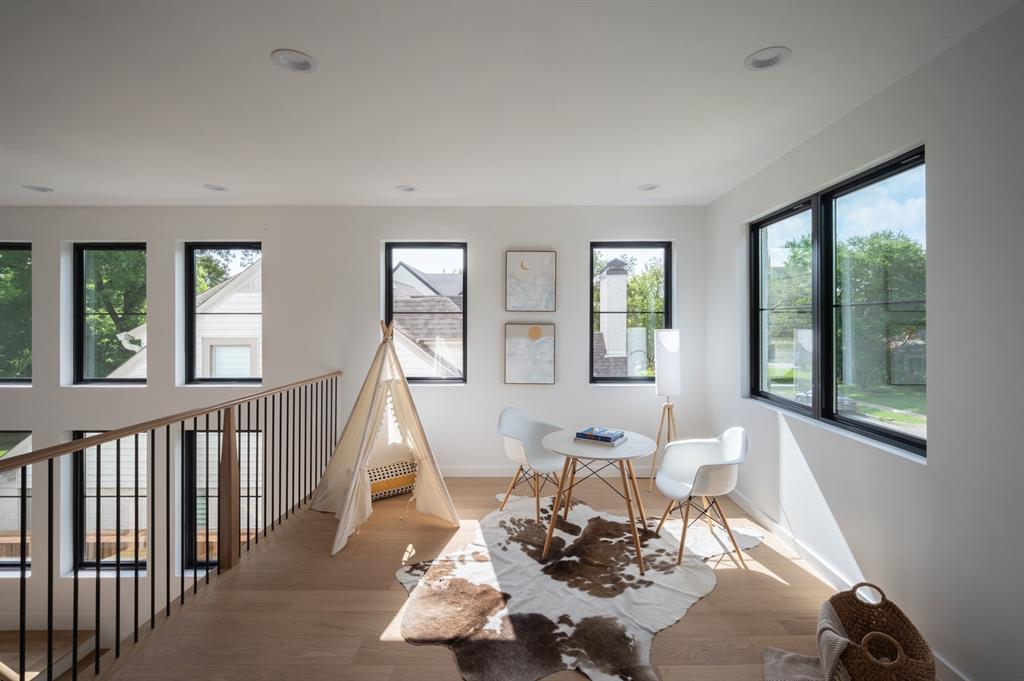 Wilshire Heights - Residential