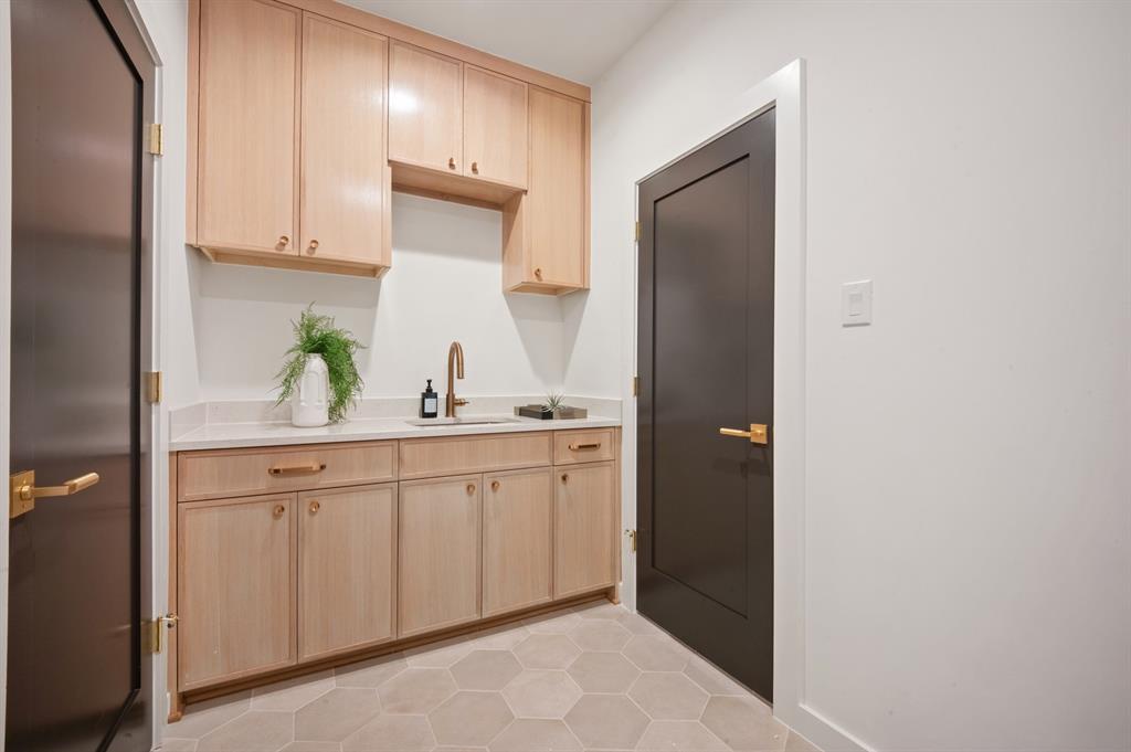 Wilshire Heights - Residential
