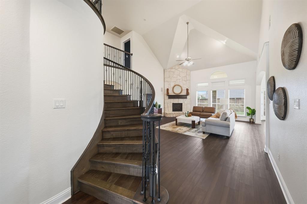 1824 Silvery Canoe Way