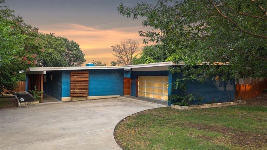 Move in ready, beautifully updated home in one of Fort Worth's most desirable neighborhoods. Come check out this mid-century modern gem sitting on just under half an acre whilst being surrounded by mature trees. 4 full bedrooms with 2.5 bathrooms all on one story with a gorgeous verandah in the center of the house, as well as a beautiful drive up spacious driveway. Truly a unique floor plan in one of Fort Worth's most coveted neighborhoods. Conveniently located close to dining, amenities and attractions, making it the perfect location for your next home. Home's like this don't come up very often. This one won't last very long!!