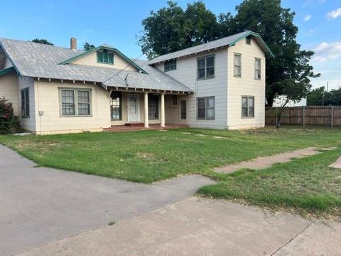 1828 Houston Street Vernon TX 76384