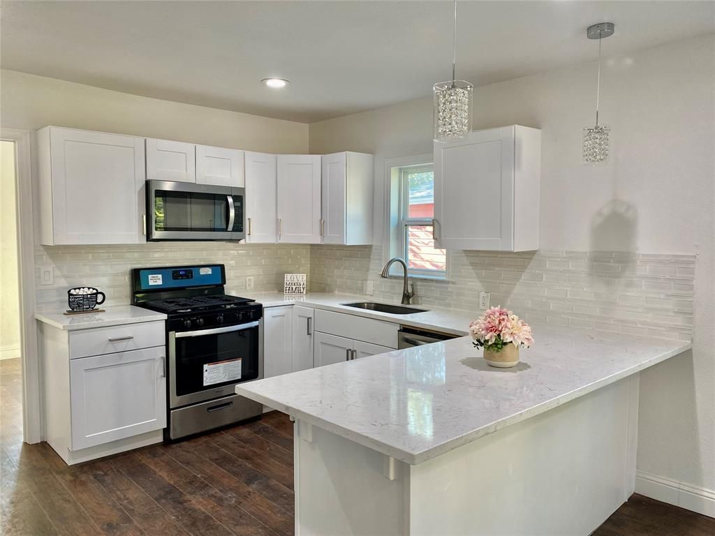 Photo of 3001 Ross Ave Ave, Fort Worth, TX 76106 (MLS # 21152290)