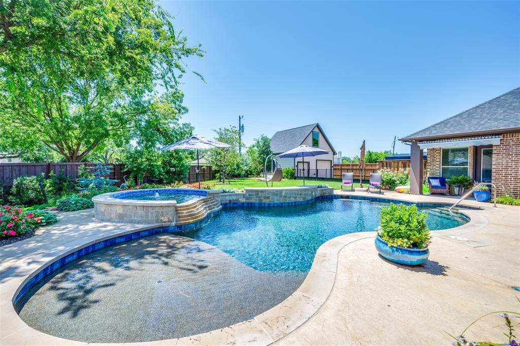 2221 Lariat Trail