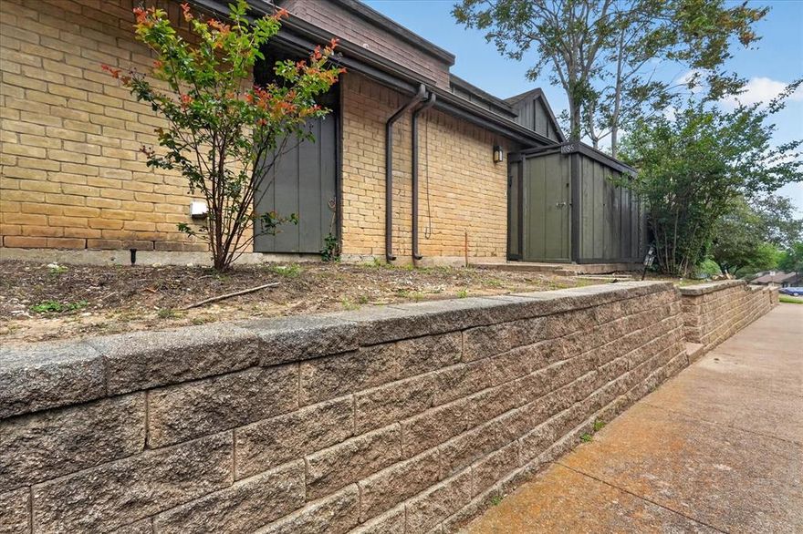 Don’t miss this beautifully updated 3-bedroom, 2-bath condo! Featuring modern upgrades, a spacious layout, and turnkey convenience, this move-in ready home is perfect for homeowners or investors alike. A true must-see!