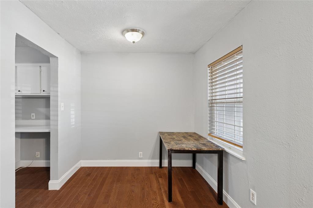 1304 E Lovers Lane
