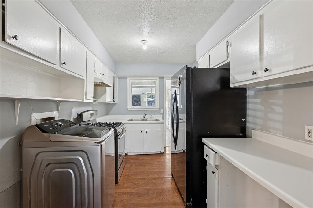 1304 E Lovers Lane