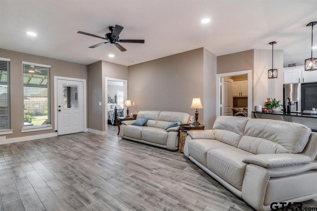 17409 Crossing Circle