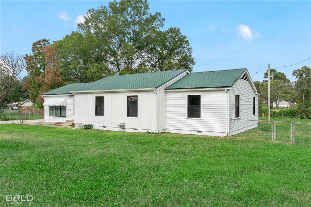 Mooringsport, Louisiana 71060, United States, 3 Bedrooms Bedrooms, ,2 BathroomsBathrooms,Residential,Contingent,29359