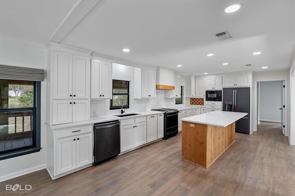 Mooringsport, Louisiana 71060, United States, 3 Bedrooms Bedrooms, ,2 BathroomsBathrooms,Residential,Contingent,29359