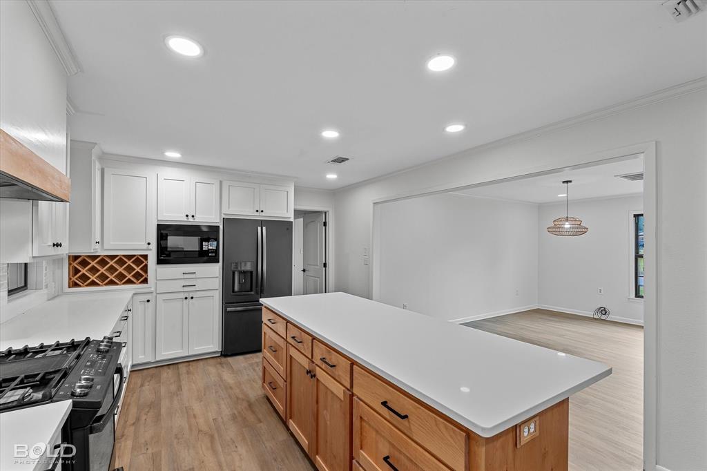 Mooringsport, Louisiana 71060, United States, 3 Bedrooms Bedrooms, ,2 BathroomsBathrooms,Residential,Contingent,29359