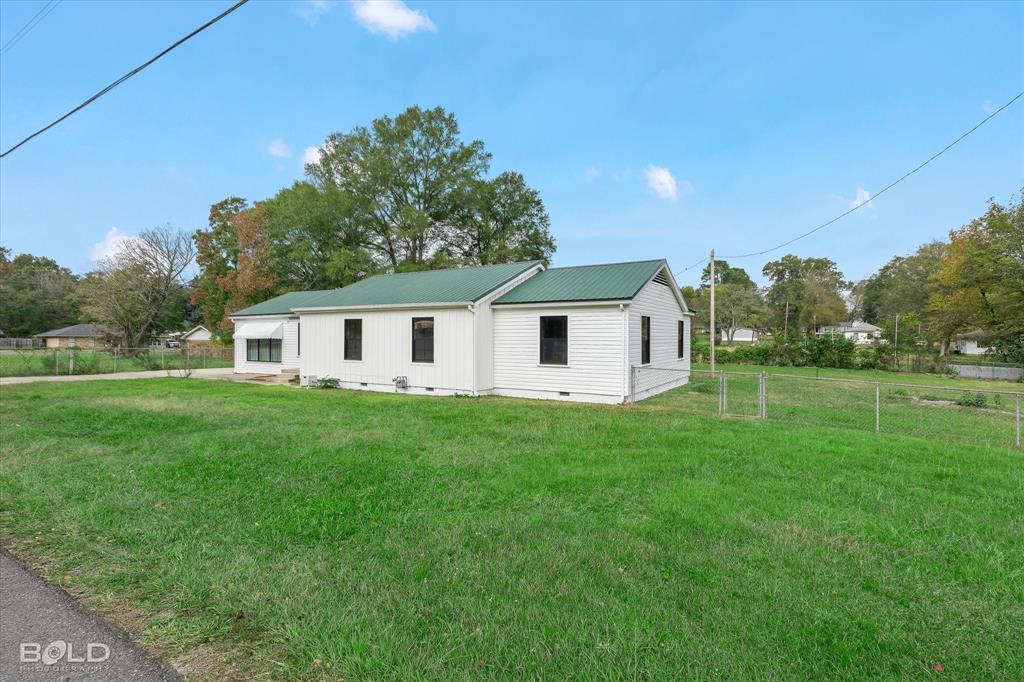 Mooringsport, Louisiana 71060, United States, 3 Bedrooms Bedrooms, ,2 BathroomsBathrooms,Residential,Contingent,29359