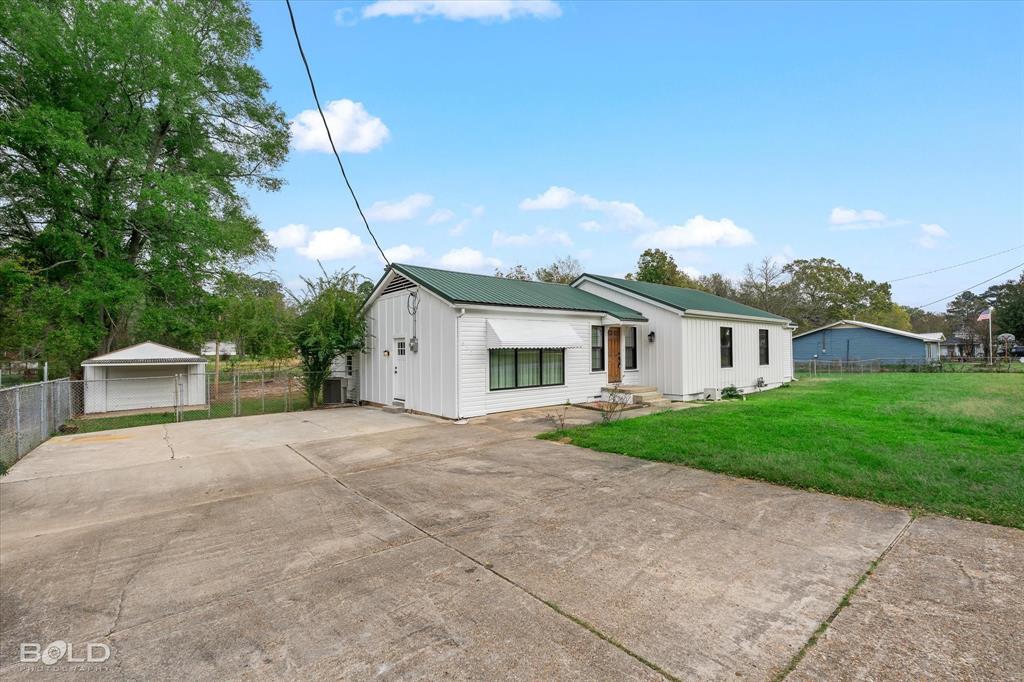 Mooringsport, Louisiana 71060, United States, 3 Bedrooms Bedrooms, ,2 BathroomsBathrooms,Residential,Contingent,29359