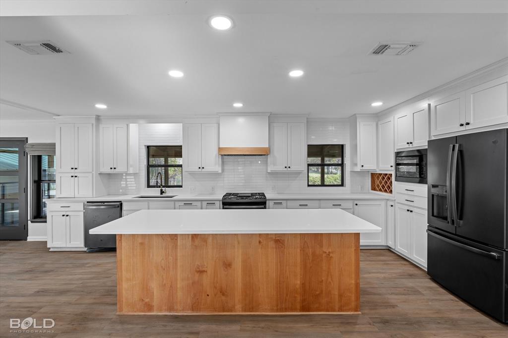 Mooringsport, Louisiana 71060, United States, 3 Bedrooms Bedrooms, ,2 BathroomsBathrooms,Residential,Contingent,29359