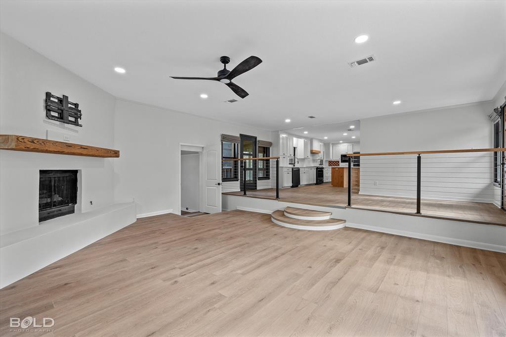 Mooringsport, Louisiana 71060, United States, 3 Bedrooms Bedrooms, ,2 BathroomsBathrooms,Residential,Contingent,29359