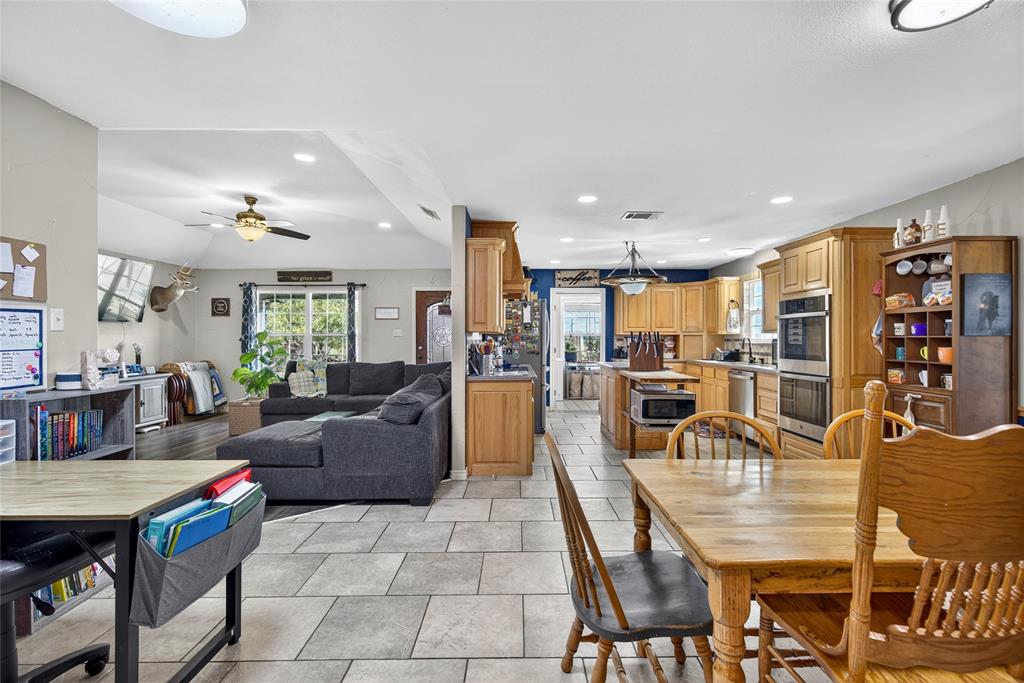 ACRES: 16.000 ABST: 227 SUR: JOSIAH EVANS - Residential