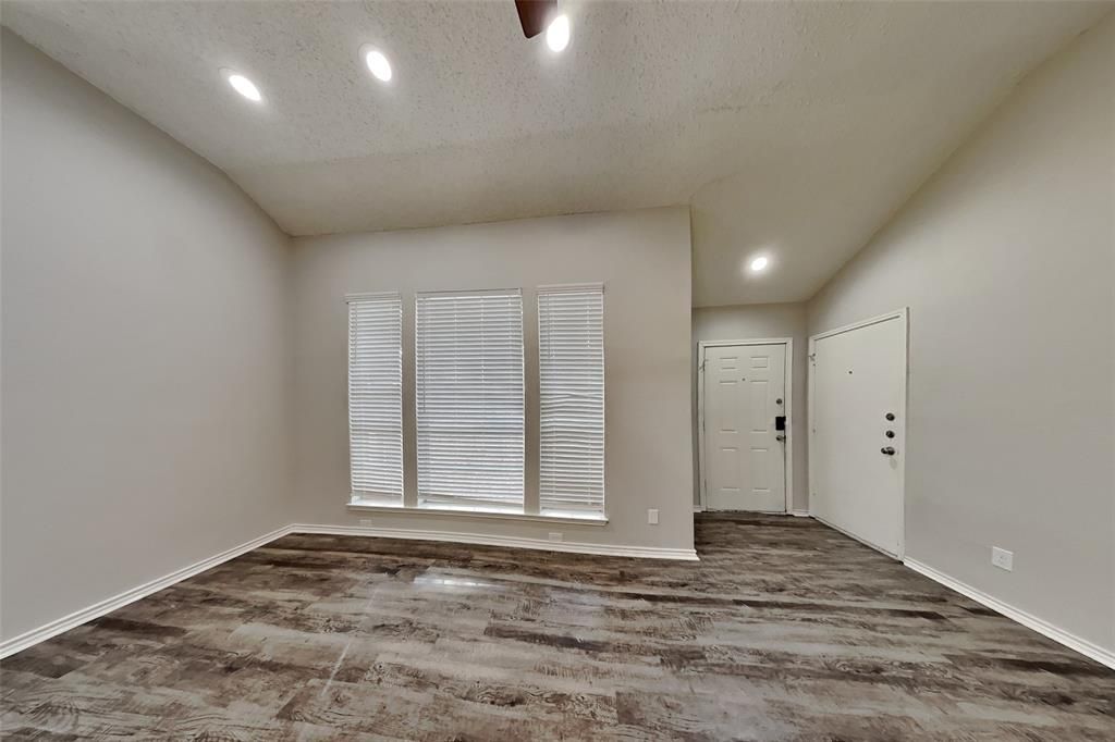 Photo of 1011 Silver Spruce Drive, Arlington, TX 76001 (MLS # 21138951)