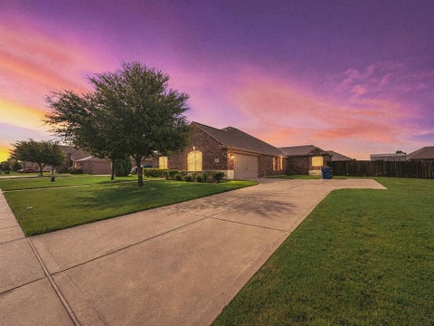 Photo of 610 Milas Lane, Glenn Heights, TX 75154 (MLS # 21391992)