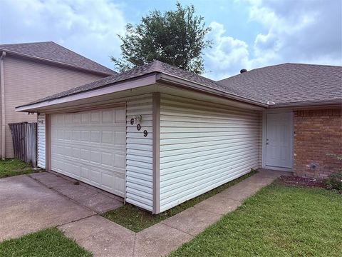 Photo of 609 Trout Street, Rockwall, TX 75032 (MLS # 21255733)