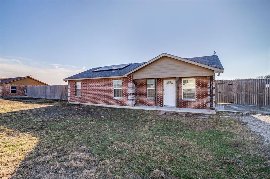 Move-in ready 3-bedroom, 2-bath single-family home offering comfort, efficiency, and modern updates throughout! Freshly painted walls create a bright, clean feel, making it easy to envision your personal touch in every room. The updated kitchen features brand-new appliances, including a refrigerator, dishwasher, and electric range which is perfect for everyday living and entertaining alike. Enjoy the benefits of properly inspected solar panels, providing energy efficiency and potential cost savings. With a functional layout, spacious bedrooms, and well-appointed bathrooms, this home is designed for both relaxation and convenience. Located in the charming town of Itasca, TX, this home offers the perfect blend of small-town living and convenient access to larger metro areas. Itasca features a strong sense of community, historic character, and a peaceful rural atmosphere while still being within commuting distance to the DFW Metroplex and Waco.