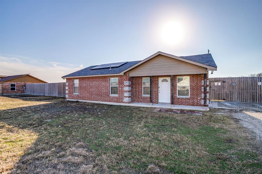 606 S Aquilla Street