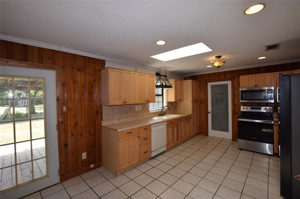 2435B Old Mineral Wells Highway