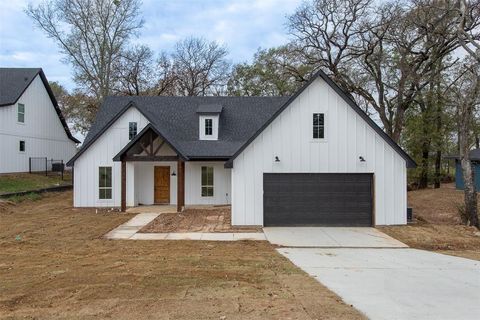 A home in Mabank