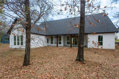 A home in Mabank