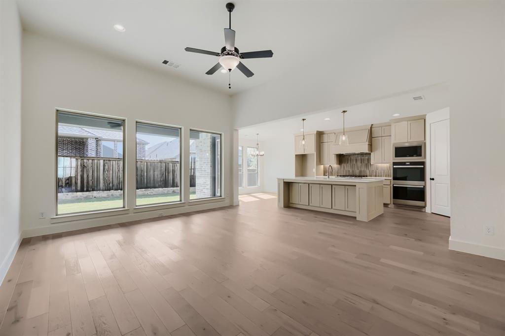 1811 Flowerfield Lane