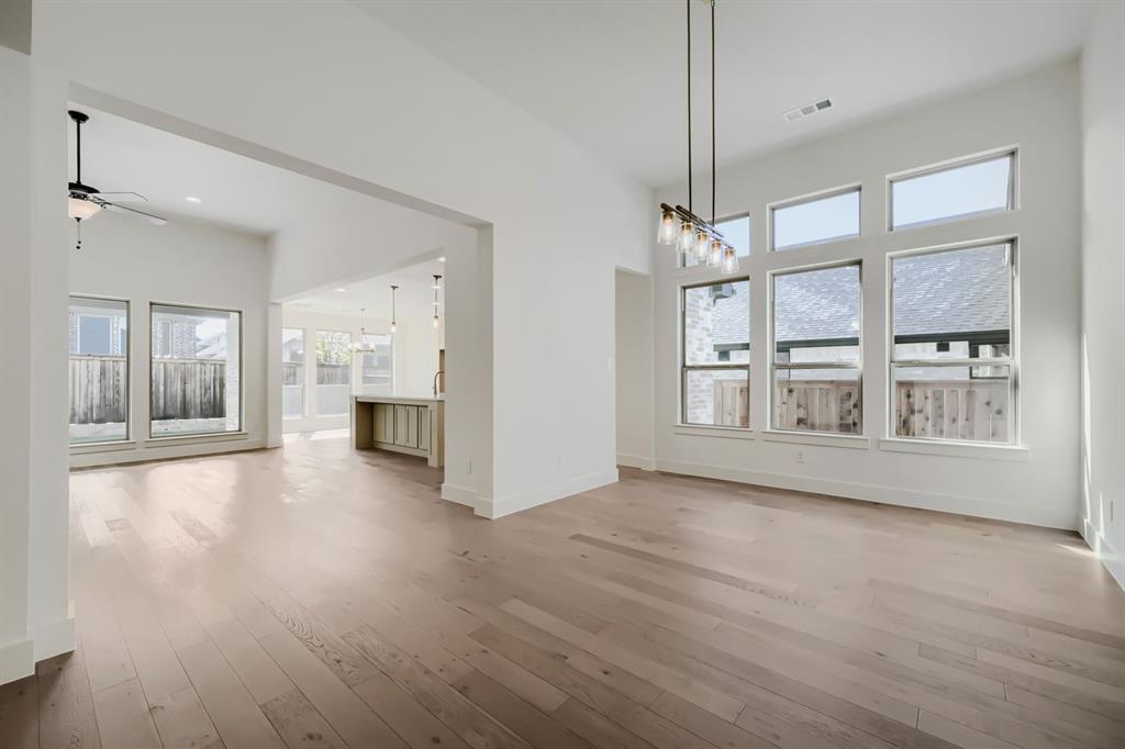 1811 Flowerfield Lane