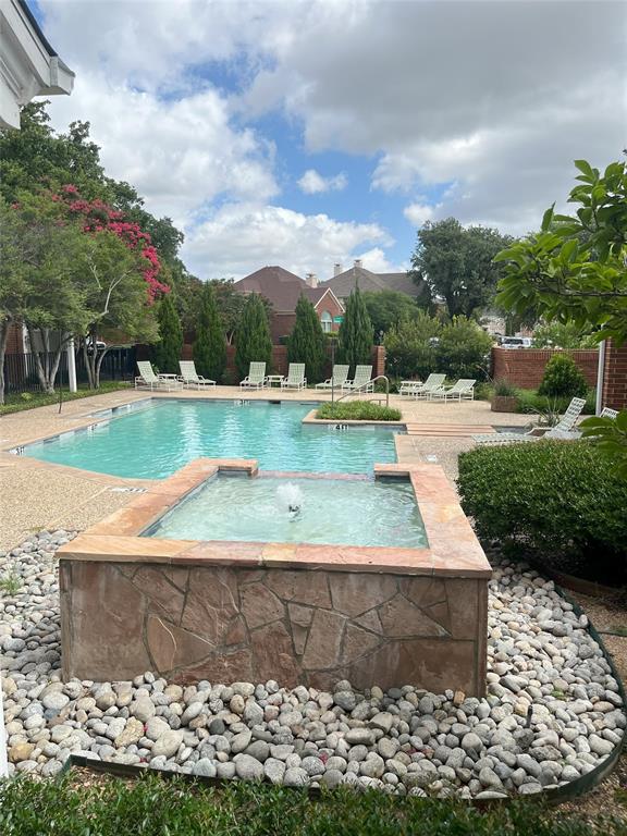 Bent Trail Twnhms - Residential