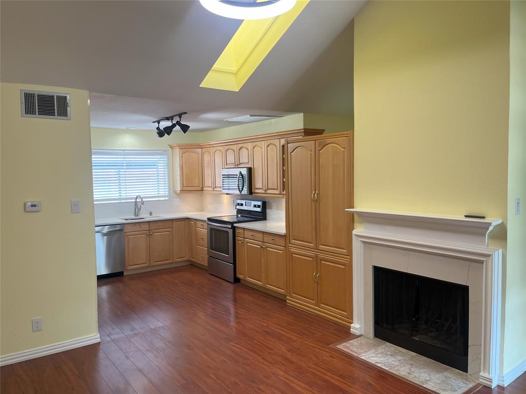 Bent Trail Twnhms - Residential