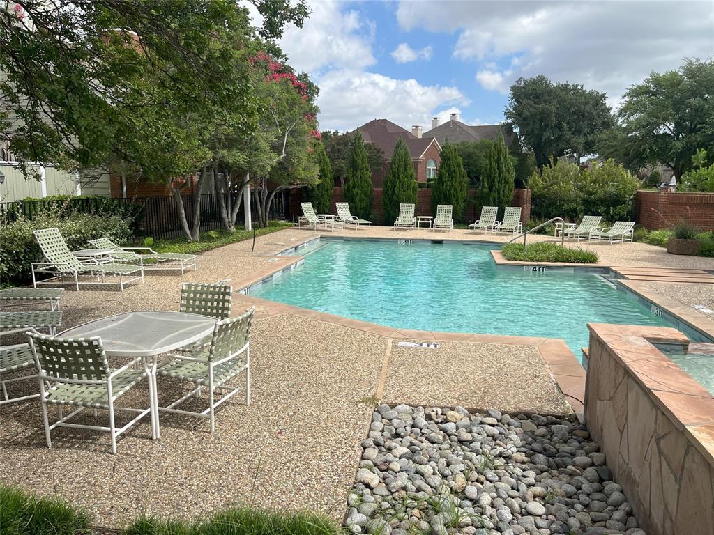 Bent Trail Twnhms - Residential